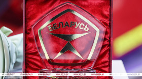 Автомобиль, мороженое и "Любимая Аленка". Лукашенко вручит символы Государственного знака качества