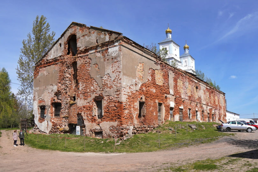 Бывший монастырь кармелитов в Глубоком продан на аукционе за базовую величину