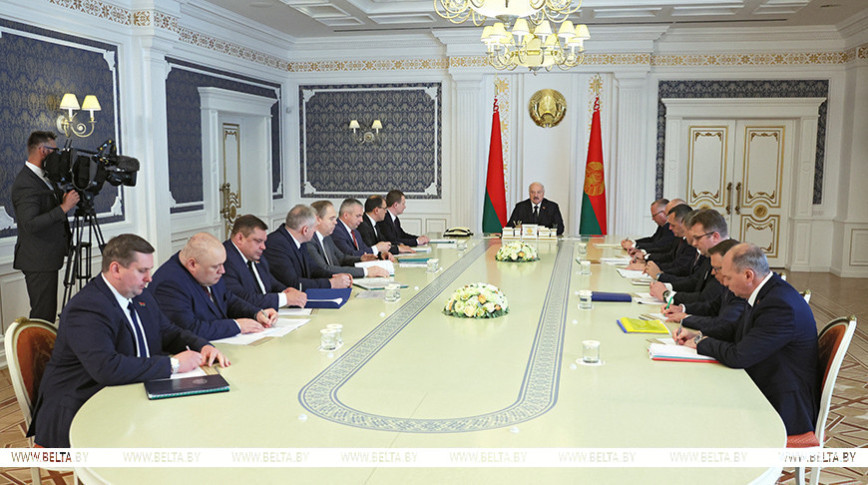 Lukashenko sets ambitious goals for domestic oil industry