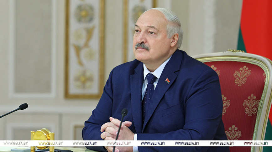 Lukashenko urges to increase labor productivity, product competitiveness