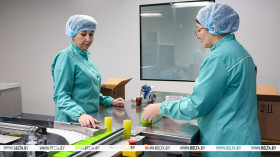 Lukashenko sends professional day greetings to pharma, microbiology workers