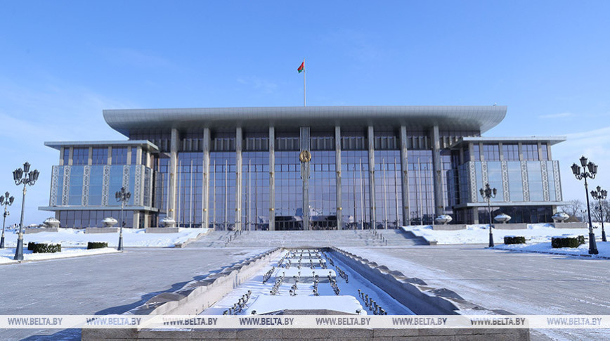 Lukashenko assigns grants to 46 specialists for 2026