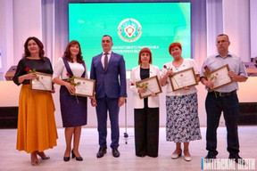 Alexander Subbotin presented certificates of honor to employees of the tax service of the Vitebsk region in connection with their professional holiday